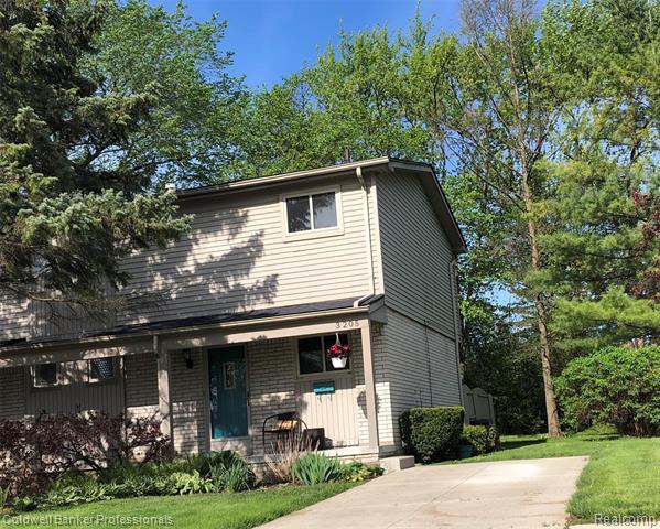 front view picture of 3205 Woodland Ave, Royal Oak, MI. 48073
