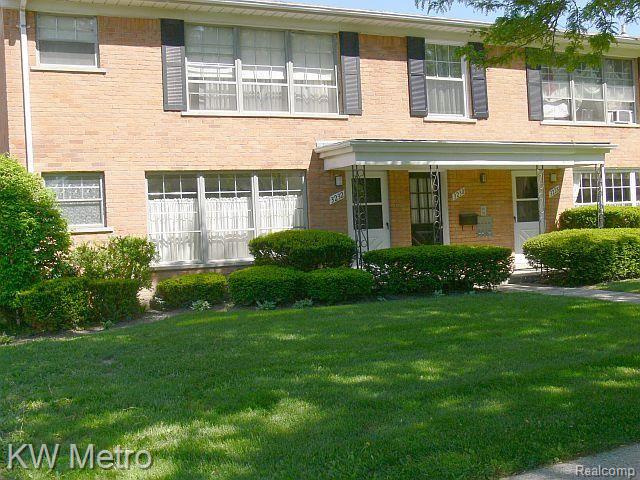 front view picture of 3232 Shenandoah Dr Unit 6, Royal Oak, MI. 48073