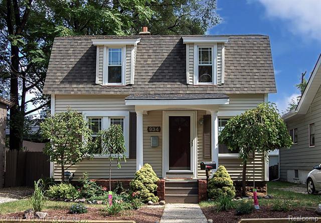 front view picture of 934 N Center St, Royal Oak, MI. 48067