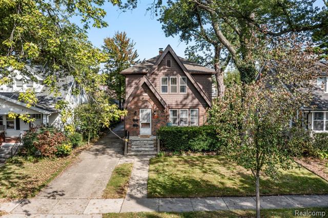 front view picture of 925 E 2Nd St, Royal Oak, MI. 48067