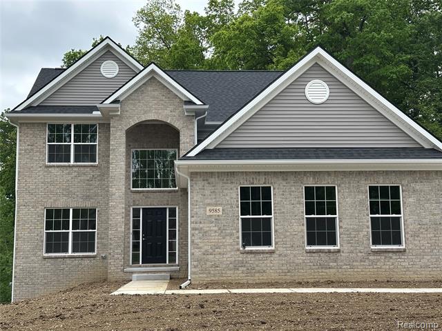 front view picture of 9585 Crown Ridge Dr, White Lake, MI. 48386