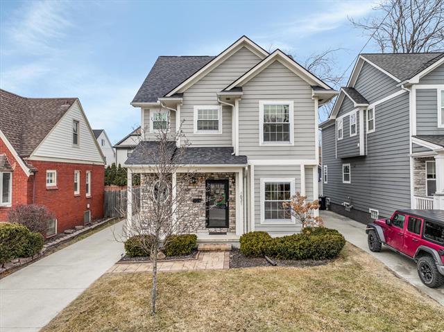 front view picture of 631 Chambers St, Royal Oak, MI. 48067