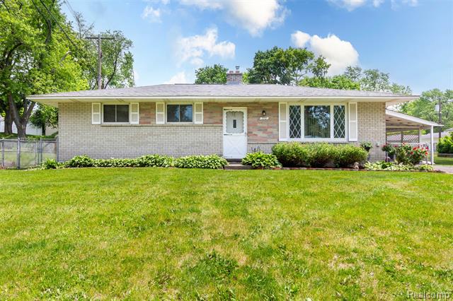 front view picture of 772 Robbinann Dr, Waterford, MI. 48328