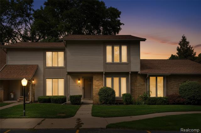 front view picture of 31 Willow Way, Waterford, MI. 48328