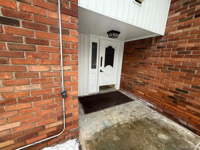 front view picture of 1862 Colonial Village Way Apt 1, Waterford, MI. 48328