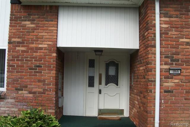 front view picture of 1866 Colonial Village Way Apt 1, Waterford, MI. 48328