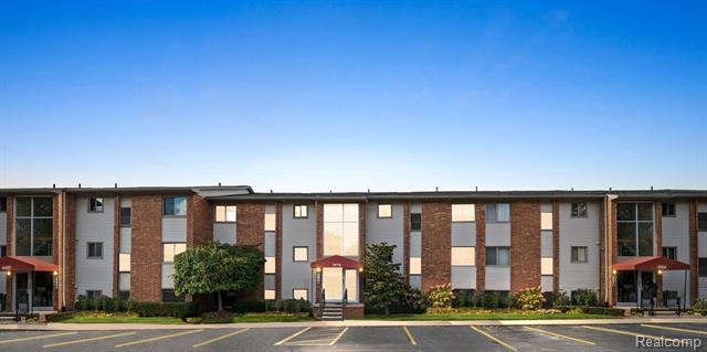 front view picture of 1970 Klingensmith Rd Unit 10, Bloomfield Hills, MI. 48302