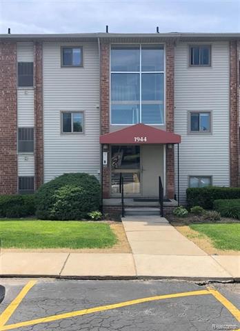 front view picture of 1944 Klingensmith Rd Unit 37, Bloomfield Hills, MI. 48302