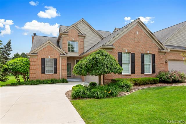 front view picture of 542 Wyngate Dr, Rochester, MI. 48307