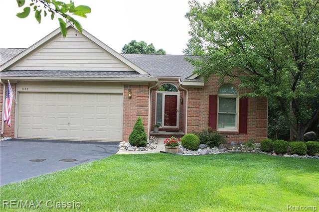 front view picture of 1128 Eagle Nest Dr, Milford, MI. 48381