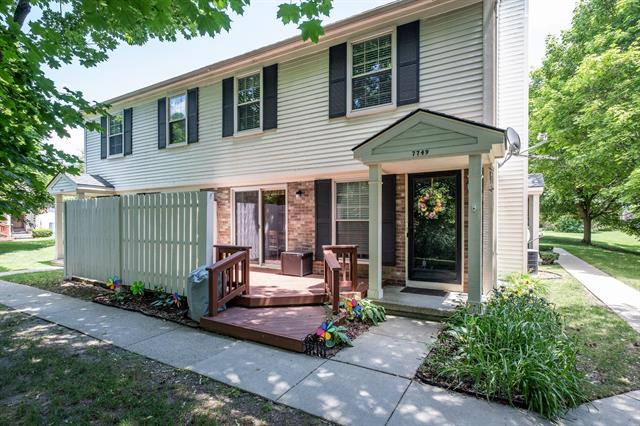 front view picture of 7749 Lake Ridge Dr, Waterford, MI. 48327
