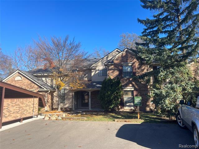 front view picture of 29726 Pine Ridge Cir, Farmington, MI. 48331