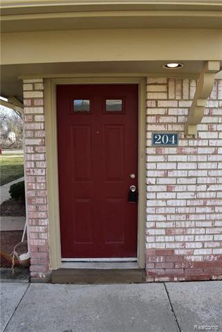 front view picture of 204 Princeton Dr, South Lyon, MI. 48178