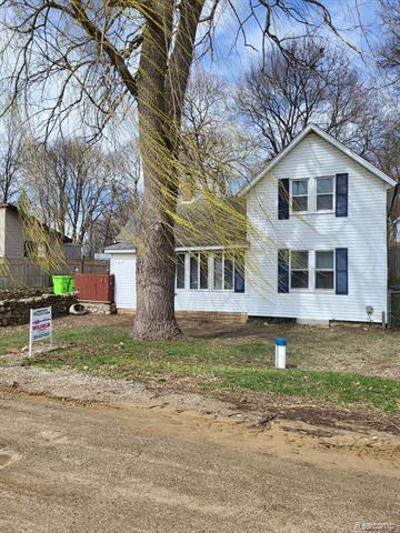 front view picture of 167 Bishop St, Highland, MI. 48357