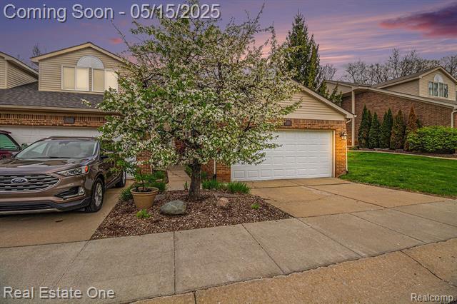 front view picture of 520 N Reese St, South Lyon, MI. 48178