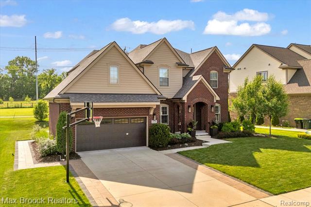 front view picture of 1126 Queensboro Dr, Rochester, MI. 48307
