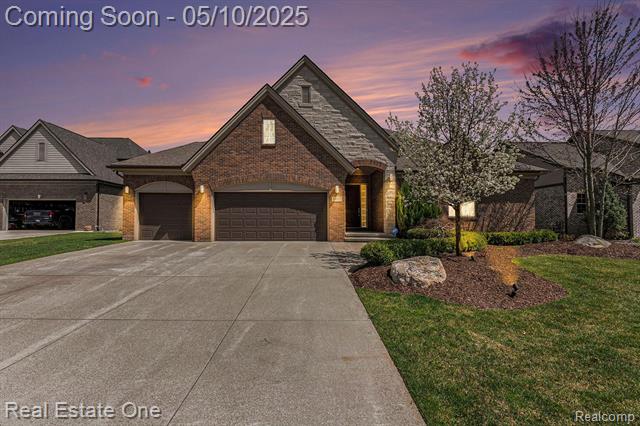 front view picture of 1057 Pembroke Ct, Rochester, MI. 48307