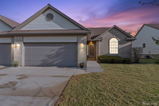 front view picture of 250 Winding Brk, Walled Lake, MI. 48390