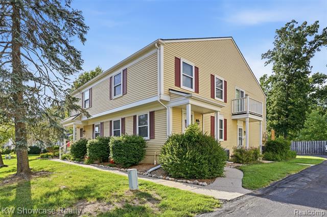 front view picture of 1499 Mariner Dr, Walled Lake, MI. 48390