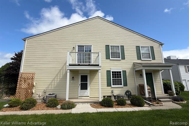 front view picture of 1478 Harbor Dr, Walled Lake, MI. 48390