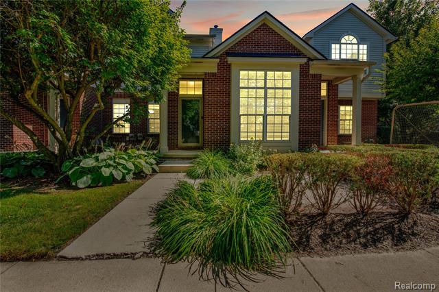 front view picture of 10104 Jasmine Dr, Walled Lake, MI. 48390