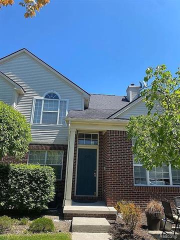 front view picture of 18203 Adri Cir, Walled Lake, MI. 48390