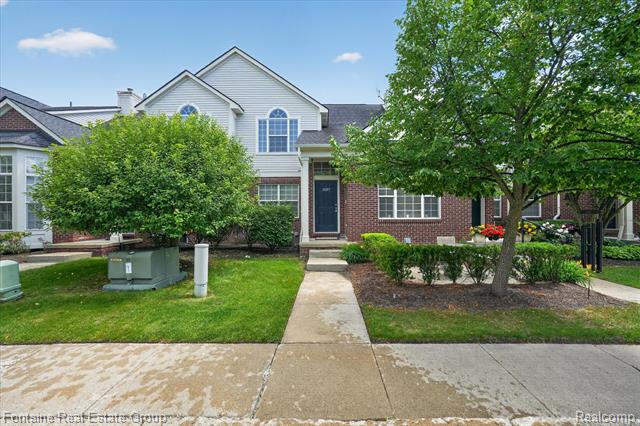 front view picture of 14203 Adri Cir, Walled Lake, MI. 48390