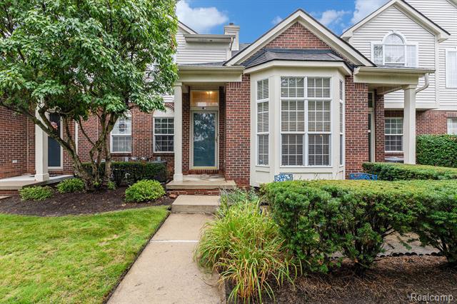 front view picture of 17102 Caitlin Cir, Walled Lake, MI. 48390