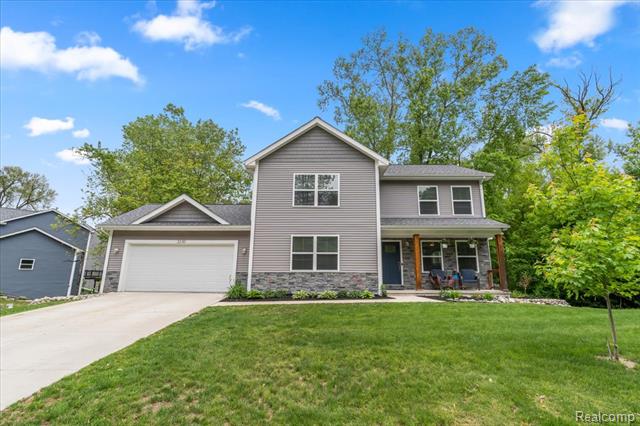 front view picture of 2230 Briar Rdg, Walled Lake, MI. 48390
