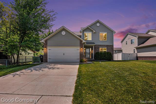 front view picture of 2920 Hartline Dr, Rochester, MI. 48309