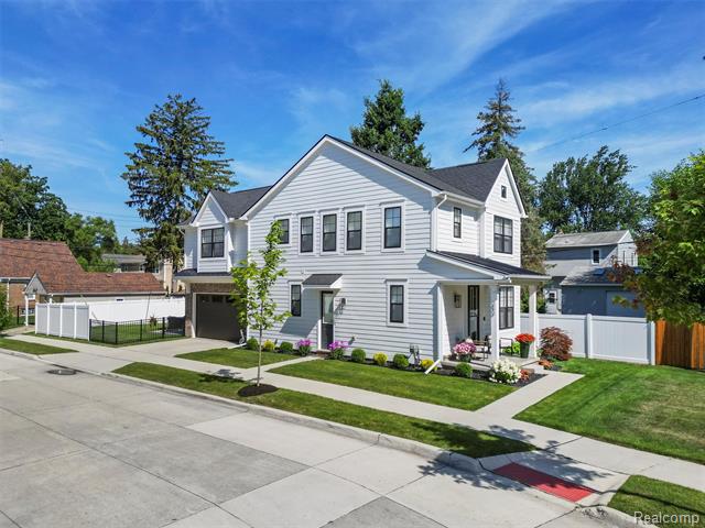 front view picture of 303 N Dorchester Ave, Royal Oak, MI. 48067