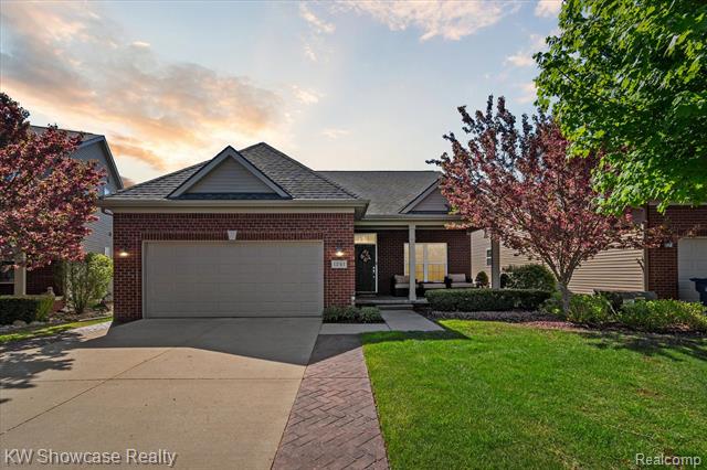 front view picture of 1241 Cambridge Cir, Waterford, MI. 48327