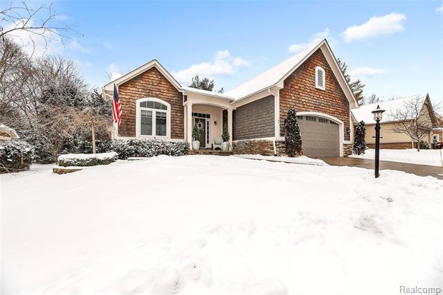 front view picture of 165 Cottage Ln, Milford, MI. 48381