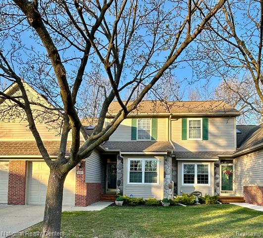 front view picture of 41816 Independence Dr, Novi, MI. 48377