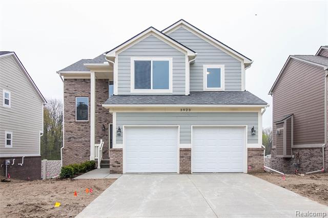front view picture of 3923 Maple Ln, Auburn Hills, MI. 48326