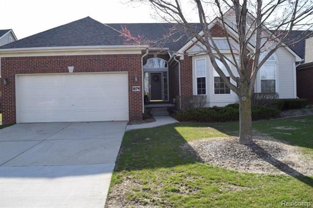 front view picture of 1074 Andover Cir, Walled Lake, MI. 48390