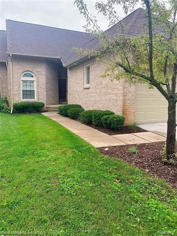front view picture of 2758 Maple Forest Dr, Wixom, MI. 48393