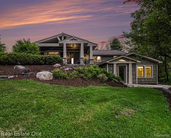 front view picture of 2855 Lynn Dr, White Lake, MI. 48386