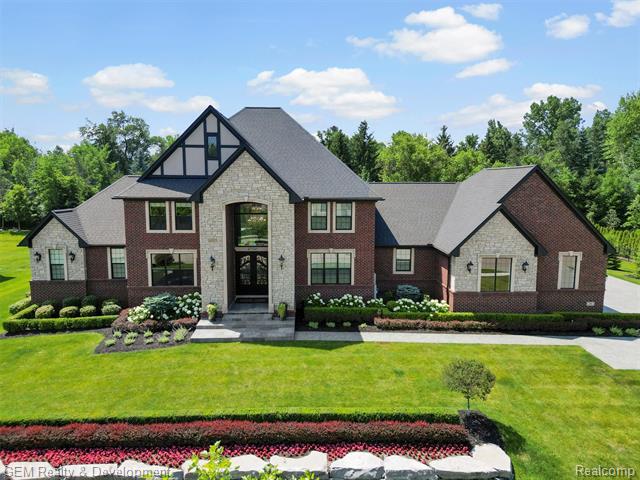 front view picture of 47545 Casa Loma Ct, Northville, MI. 48167