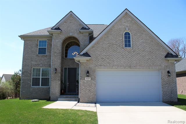 front view picture of 3125 Fortune Ln, Walled Lake, MI. 48390