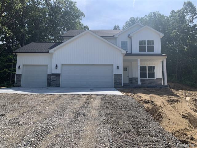 front view picture of 16085 Catalpa Ridge Dr, Holly, MI. 48442