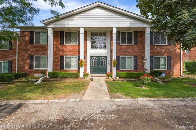 front view picture of 2383 Mulberry Sq Apt 67, Bloomfield Hills, MI. 48302