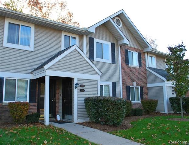 front view picture of 31450 Orchard Crk, Farmington, MI. 48334
