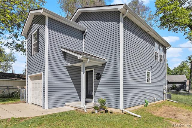 front view picture of 9475 Beechcrest Dr, White Lake, MI. 48386