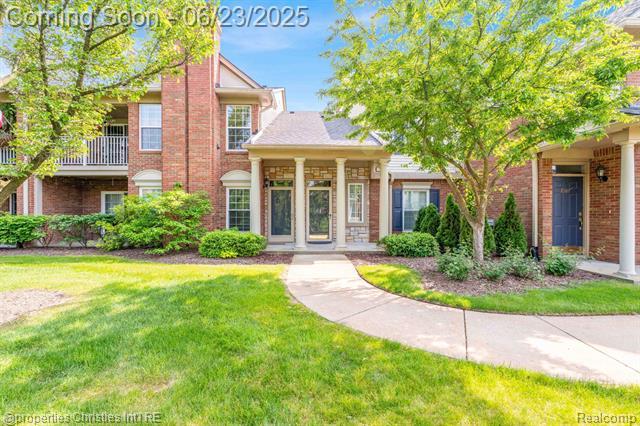 front view picture of 3581 Oakmonte Blvd, Rochester, MI. 48306