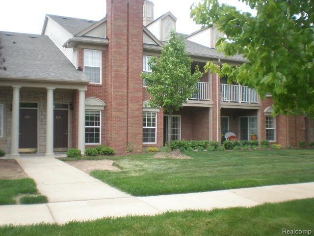front view picture of 5292 Brookemonte Cir, Rochester, MI. 48306