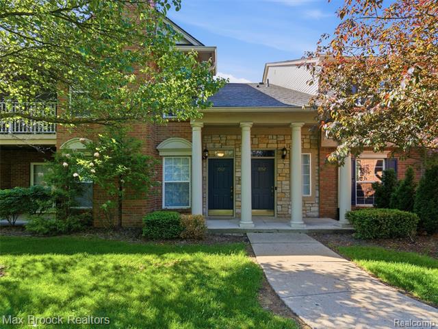 front view picture of 3562 Tremonte Cir N, Rochester, MI. 48306