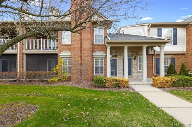 front view picture of 3498 Tremonte Cir N, Rochester, MI. 48306