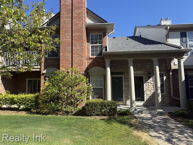 front view picture of 3399 Tremonte Cir S, Rochester, MI. 48306