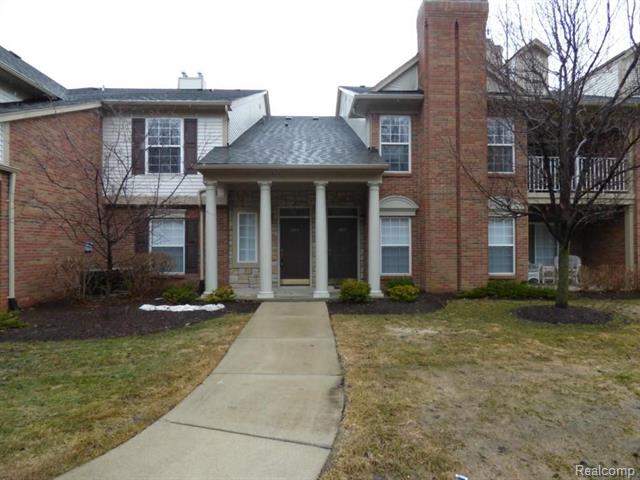 front view picture of 3475 Tremonte Cir S, Rochester, MI. 48306